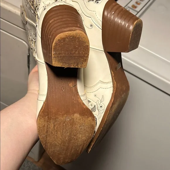 White Sparkly Western Boots - Picture 4 of 6